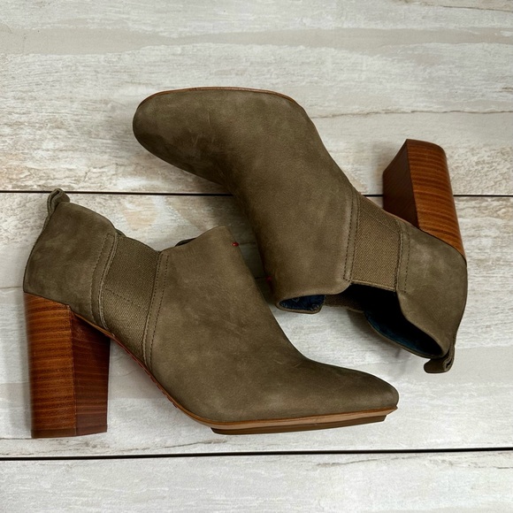 ED Mahoney Woman’s Sz 8M Gray Suede Stacked Heel Booties Shoes Fall Favorite - Picture 4 of 13